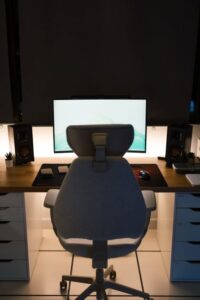 7 Minimalist Study Desk Setup Ideas for Clarity & Focus
