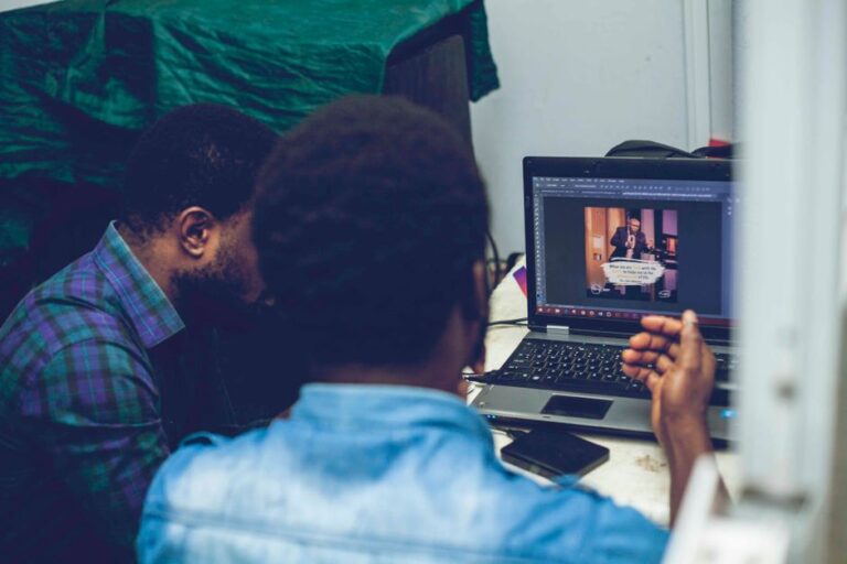 7 Ways to Monetize Graphic Design Skills for Students in 2026