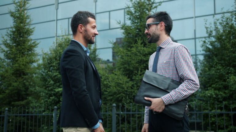 Pitch High-Paying Clients: 7 Smart Ways Undergrads Land Elite Gigs