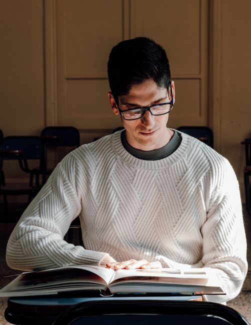7 Ways to Buy Used College Textbooks Cheaply & Resell for Profit