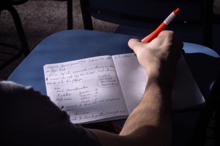 7 Proven Ways to Take Better Notes in Lectures Effectively