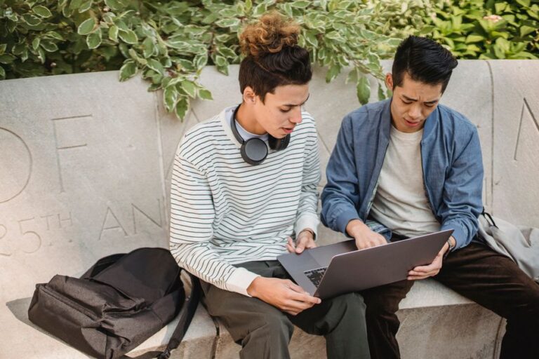 Spot and Avoid Online Freelancing Scams: 7 Critical Tips for Students