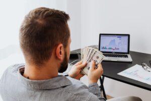 Dropshipping for Students: 7 Realistic Income Expectations for 2026