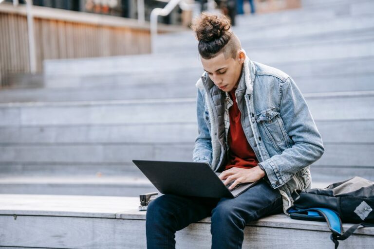 High-Income Digital Skills for College Students: 7 Lucrative Options in 90 Days!