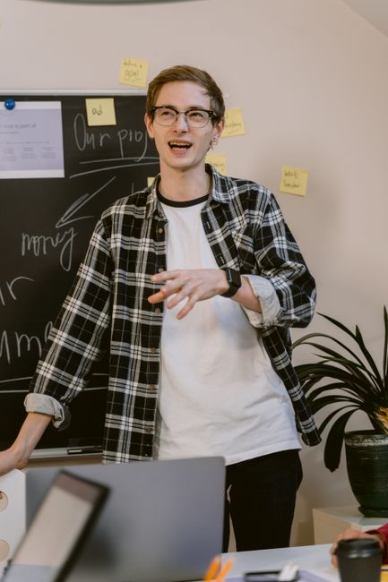 7 Tips: Public Speaking for Introverted Students to Shine Confidently