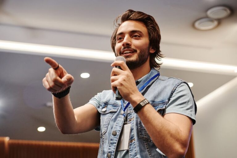 7 Amazing Campus Tour Guide Jobs: Boost Confidence & Earn!