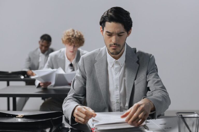 7 Best On-Campus Jobs That Let You Study While Working