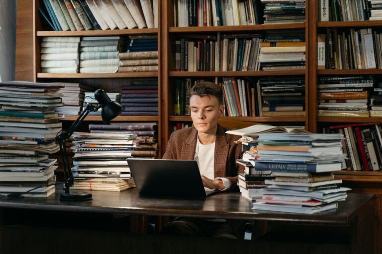 Freelance Research Assistant: 7 Pro Tips for Deep Data